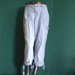 Gloria Vanderbilt baby blue capri length women’s cargo pants